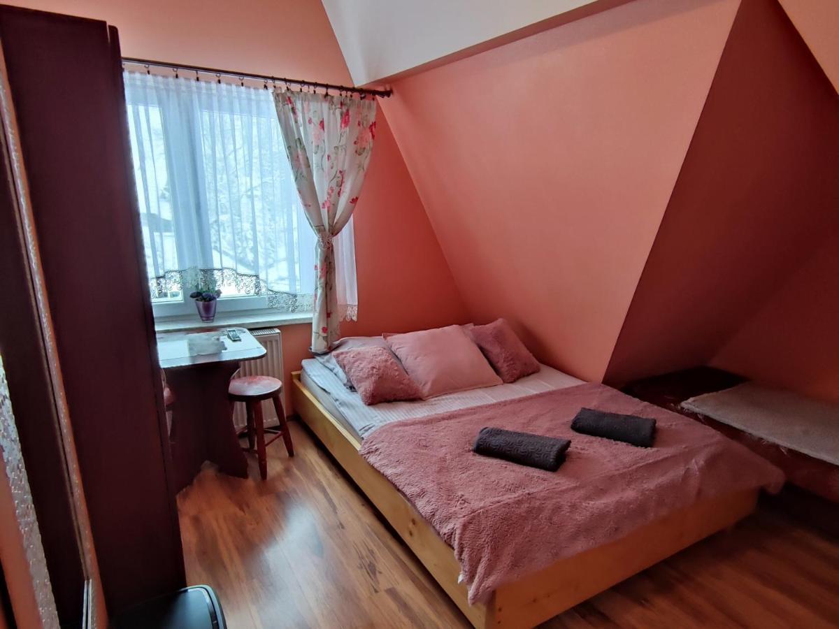 Pokoje I Apartamenty Regionalny Styl Ul Krole 1A Закопане Стая снимка