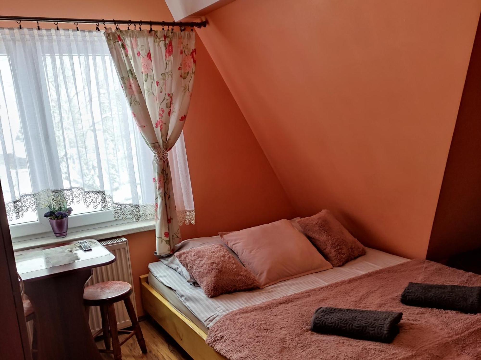 Pokoje I Apartamenty Regionalny Styl Ul Krole 1A Закопане Стая снимка